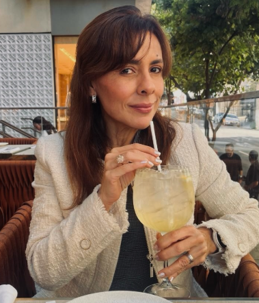 Leila Andrade em um café, em um momento de pausa